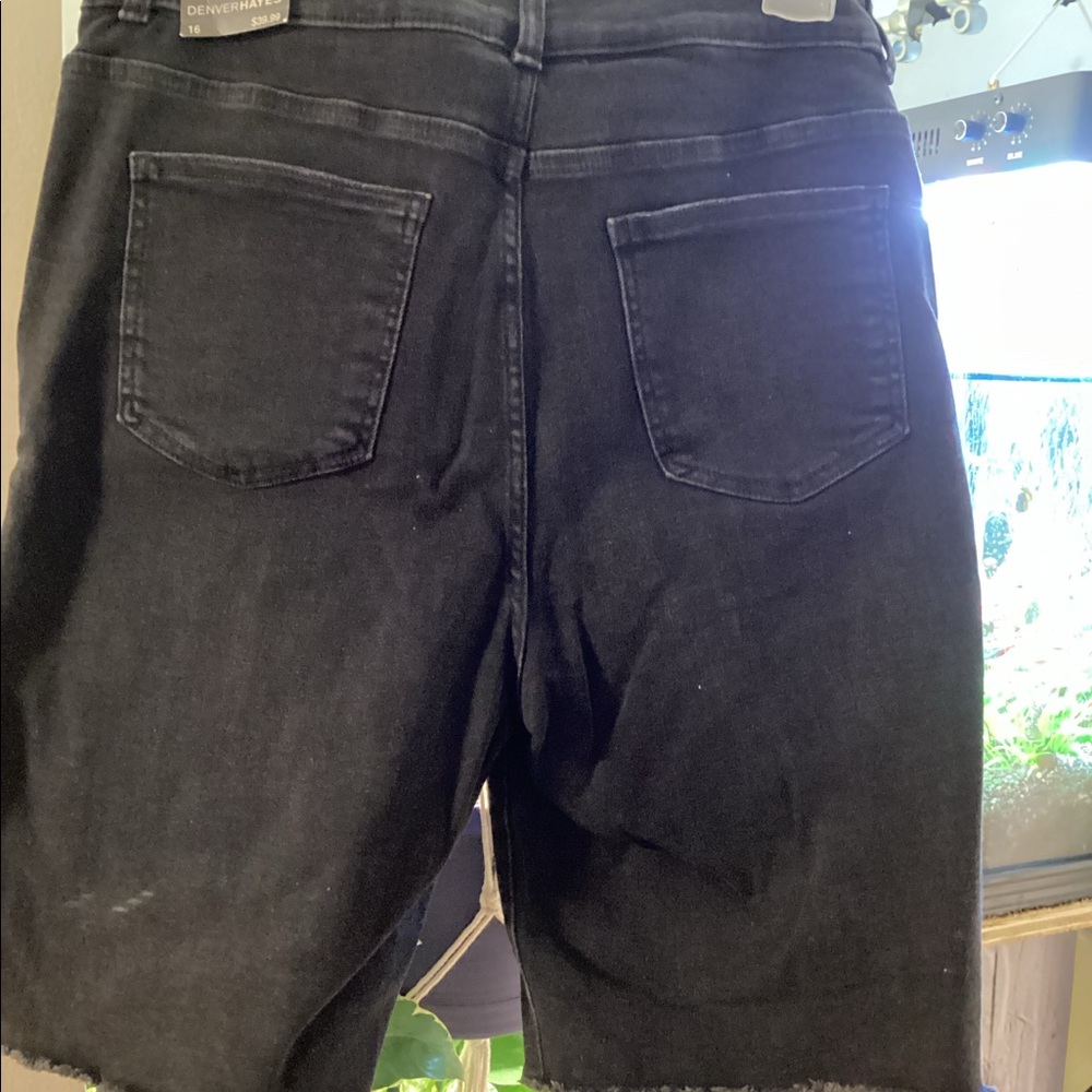 Black shorts - Picture 3 of 3